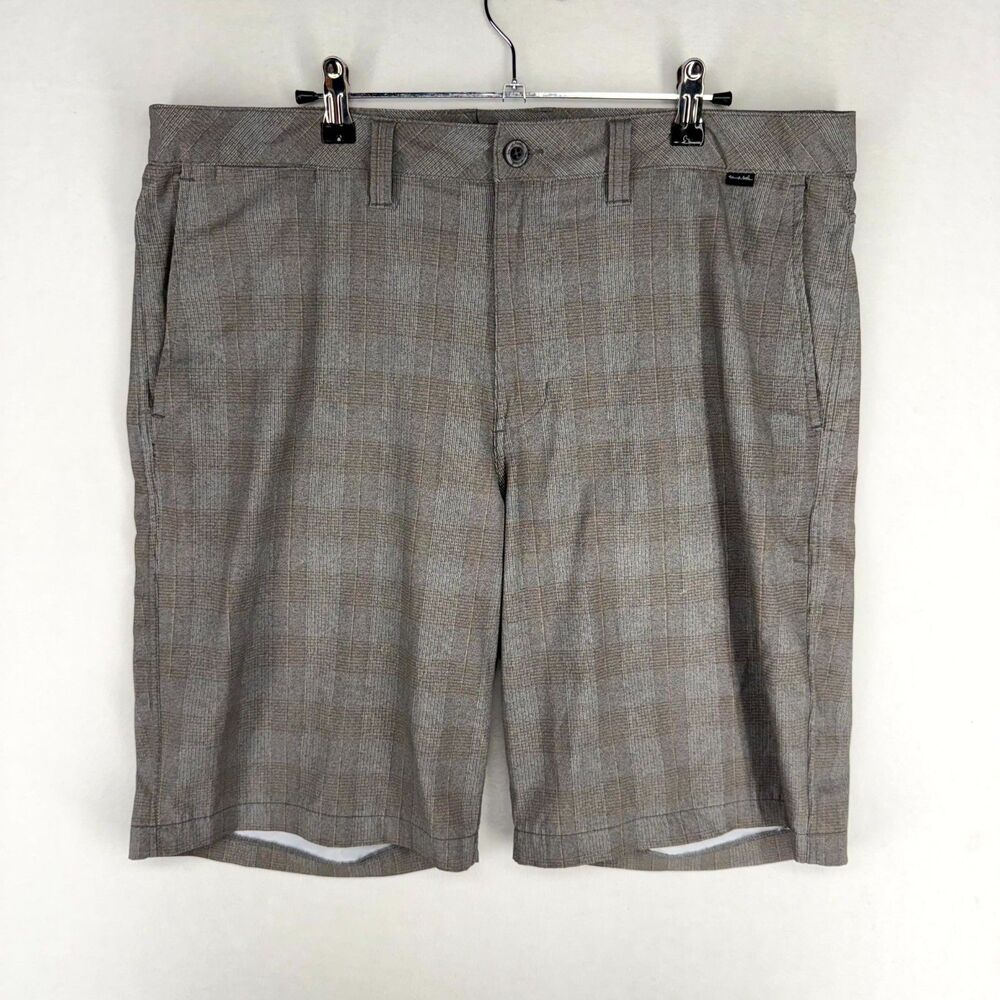 Travis Mathew Light Gray and Brown Plaid Shorts Mens Size‎ 36